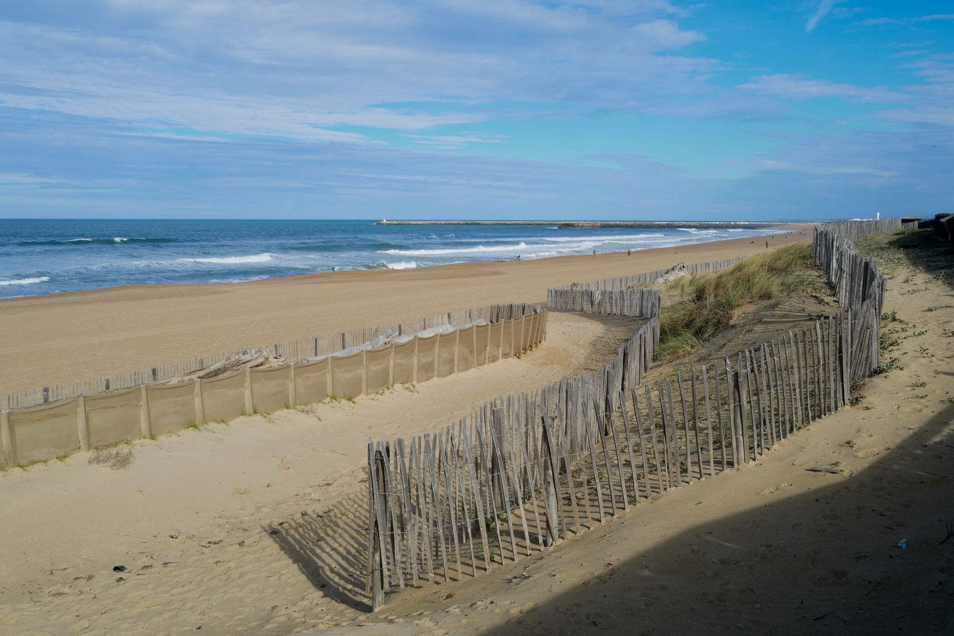 Promenade littorale du Cap Ferret avec dunes et végétation dunaire
